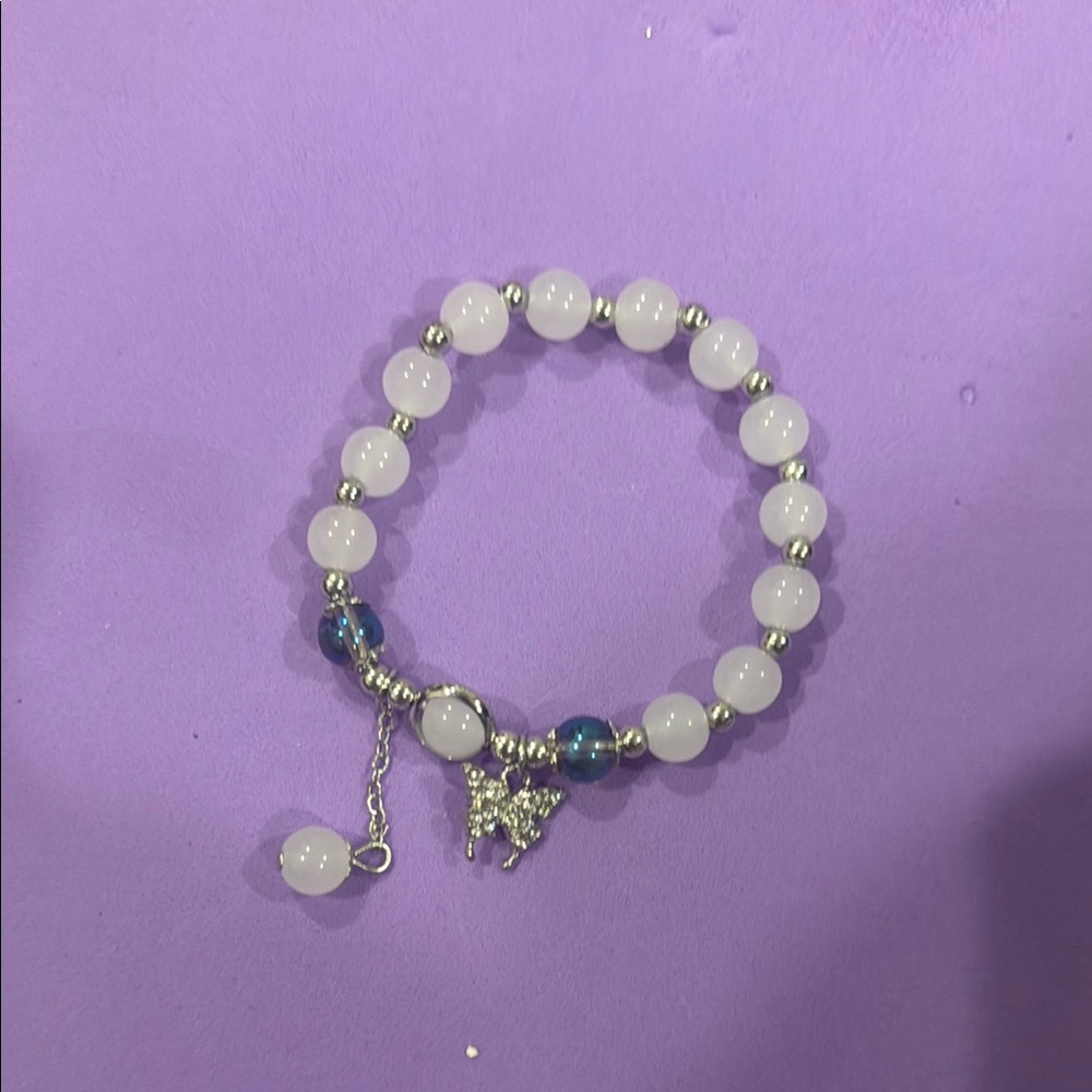 Elegant White Agate Beaded Bracelet with Butterfly Charm